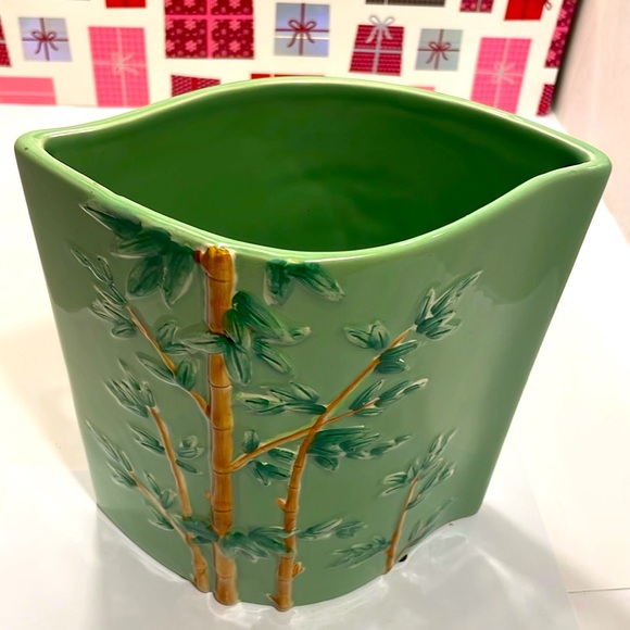 Handpainted 3Dimensional Bamboo Design Green Dshape Ceramic Vase w Glossy Finish - Picture 5 of 16